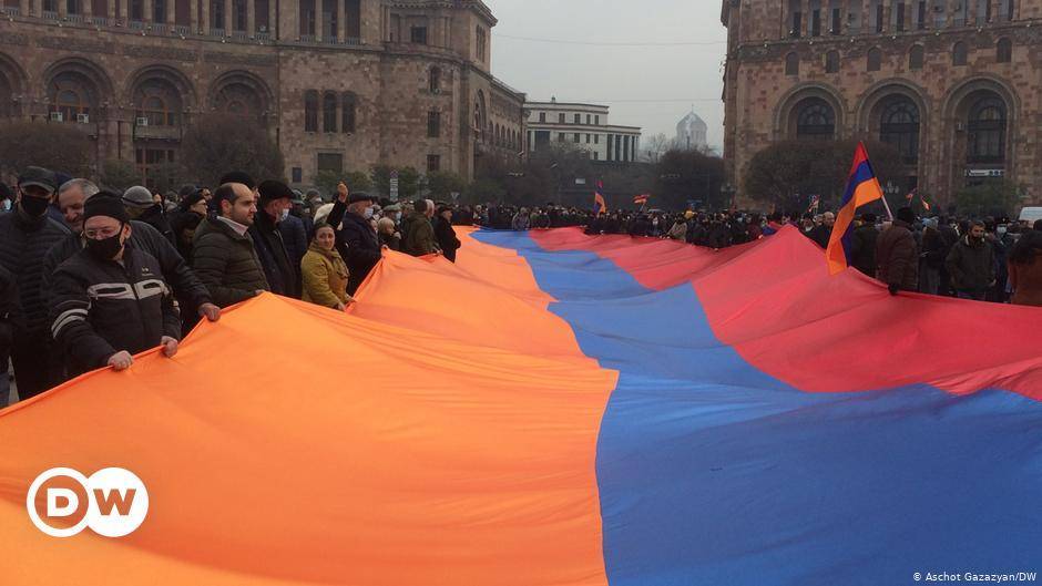 Поддержала армению. Армения Ньюс. Забастовка в Армении фото. Забастовка армянских женщин. Русский поддерживает армянскую оппозицию з.