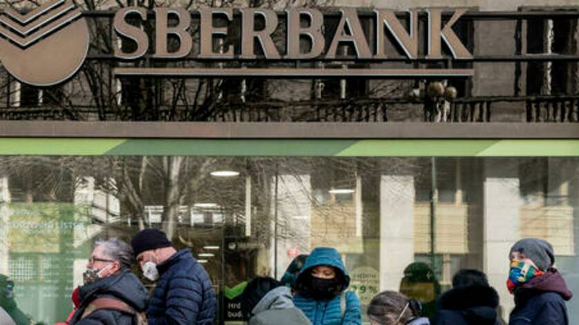 Сбербанк банкротства кредитов. Банк банкрот. Сбербанк уходит из Европы. Чешские банки. Банкротство Сбербанк.