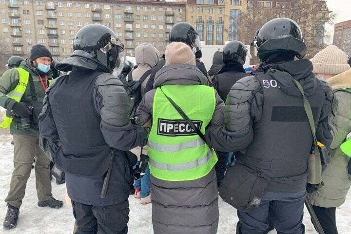 Новости 06.12 23. Протесты в Москве. Протесты в России сейчас. Девушки задержанные полицией.